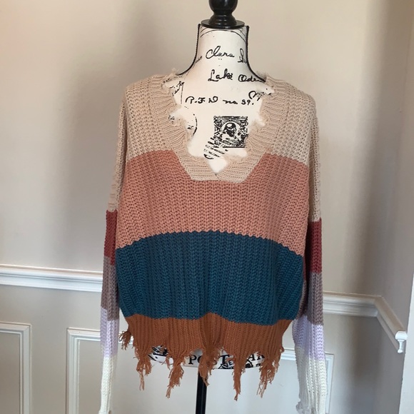 NWT 🍁 Miracle Fringed V Neck Sweater M/L 🍁 - Picture 1 of 4